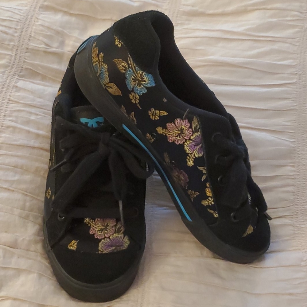 DC skate shoes limited edition Asian flower